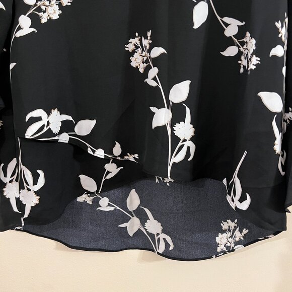 Vince Camuto Floral Ruffle Sleeve Blouse - Size M - Picture 3 of 6